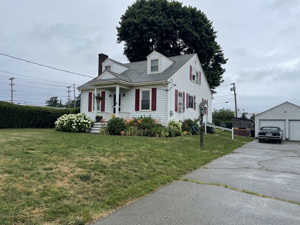 14 Forest Ave, Middletown, Rhode Island, 5 Bedrooms Bedrooms, 8 Rooms Rooms,1 BathroomBathrooms,Residential,For Sale,Forest Ave,73398732