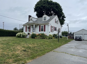 14 Forest Ave, Middletown, Rhode Island, 5 Bedrooms Bedrooms, 8 Rooms Rooms,1 BathroomBathrooms,Residential,For Sale,Forest Ave,73398732 14 Forest Ave, Middletown, Rhode Island, 5 Bedrooms Bedrooms, 8 Rooms Rooms,1 BathroomBathrooms,Residential,For Sale,Forest Ave,73398732