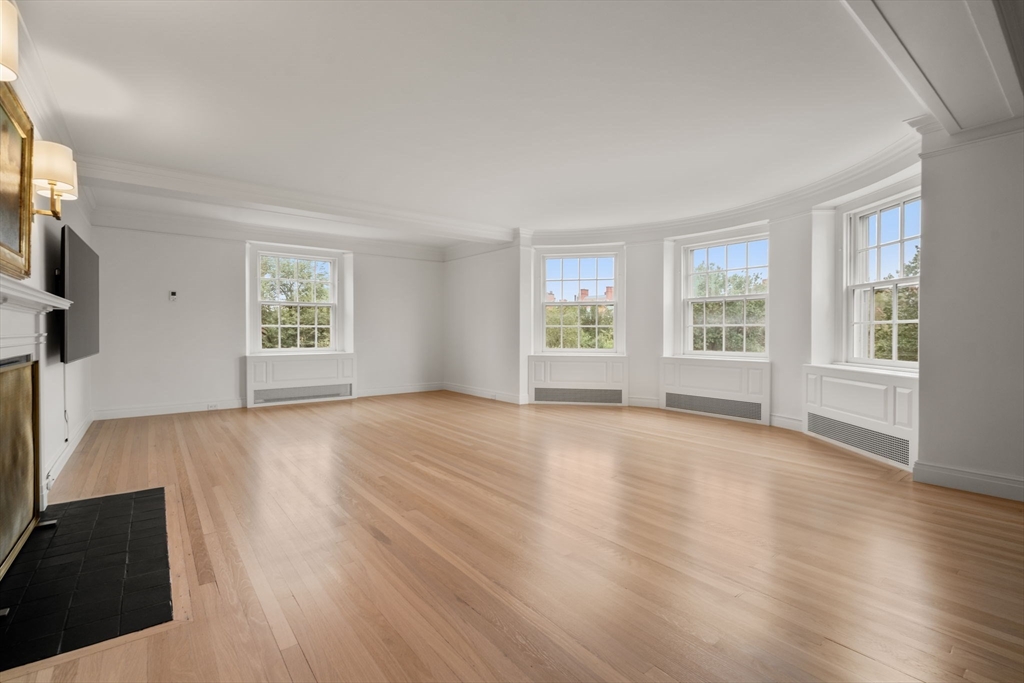 192 Commonwealth Ave, Boston, Massachusetts, 3 Bedrooms Bedrooms, 7 Rooms Rooms,3.5 BathroomsBathrooms,Residential Lease,For Rent,Commonwealth Ave,73420678