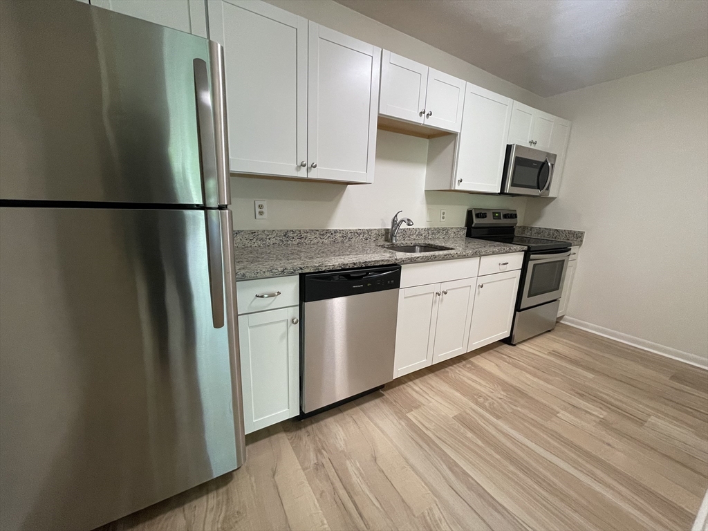 270 Quarry, Quincy, Massachusetts, 2 Bedrooms Bedrooms, 4 Rooms Rooms,1 BathroomBathrooms,Residential Lease,For Rent,Quarry,73403188