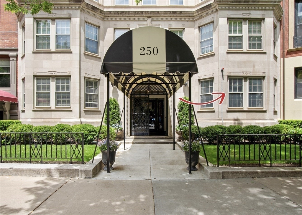 250 Beacon, Boston, Massachusetts, 2 Rooms Rooms,1 BathroomBathrooms,Residential,For Sale,Beacon,73378356