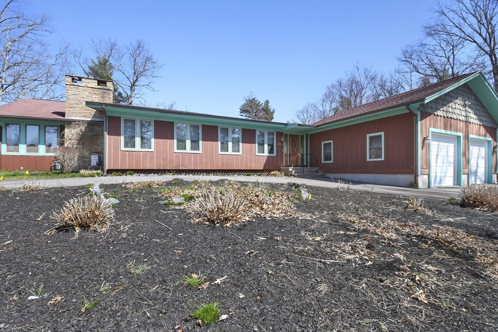 210 Plain Dr, Stoughton, Massachusetts, 4 Bedrooms Bedrooms, 8 Rooms Rooms,2 BathroomsBathrooms,Residential,For Sale,Plain Dr,73396004