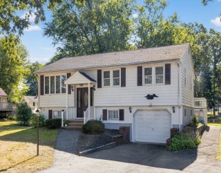 16 Angie Rd, Billerica, Massachusetts, 5 Bedrooms Bedrooms, 11 Rooms Rooms,2 BathroomsBathrooms,Residential,For Sale,Angie Rd,73426037