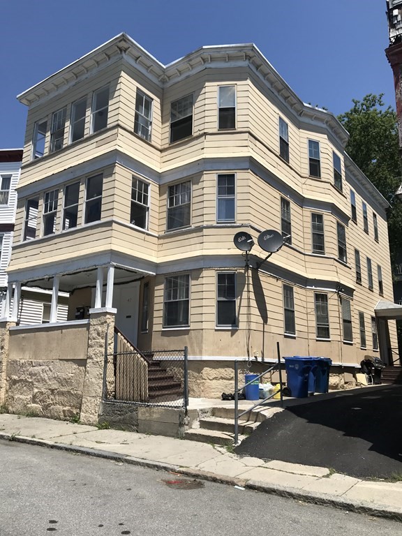 47-49 Juniper St, Lawrence, Massachusetts, 9 Bedrooms Bedrooms, 21 Rooms Rooms,3 BathroomsBathrooms,Residential Income,For Sale,Juniper St,73416097