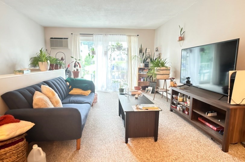 73 Charlesbank Rd, Newton, Massachusetts, 2 Bedrooms Bedrooms, 5 Rooms Rooms,1.5 BathroomsBathrooms,Residential Lease,For Rent,Charlesbank Rd,73398771