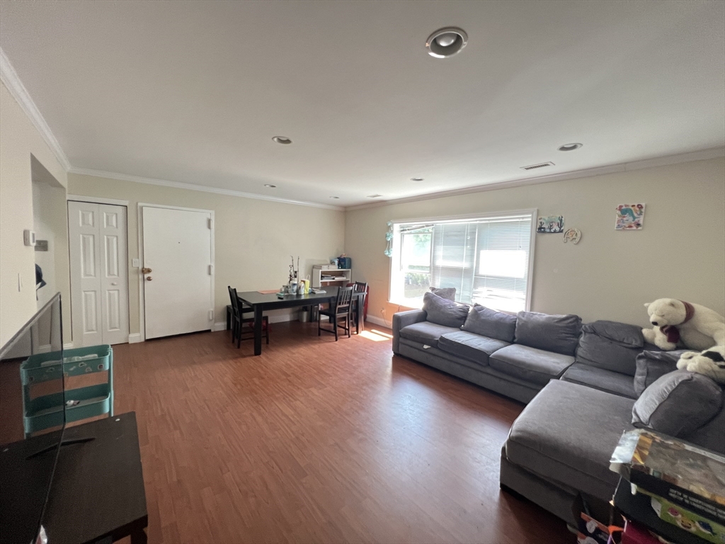 164 Newton St, Boston, Massachusetts, 3 Bedrooms Bedrooms, 7 Rooms Rooms,2 BathroomsBathrooms,Residential Lease,For Rent,Newton St,73406687