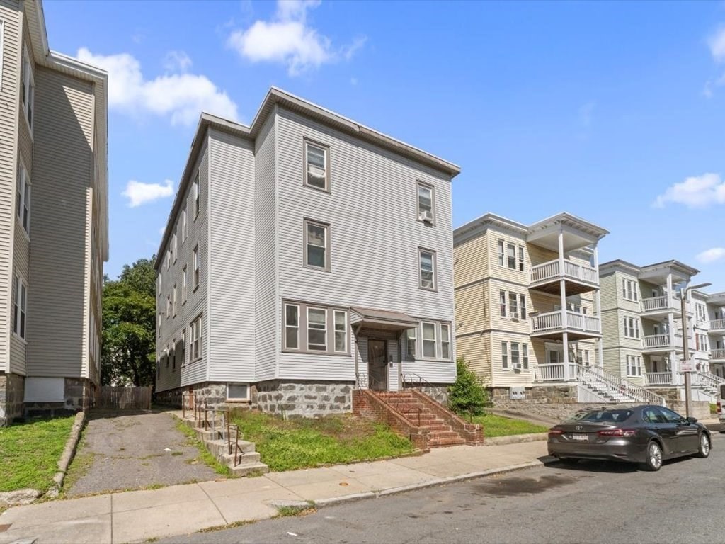 18 Hosmer, Boston, Massachusetts, 16 Bedrooms Bedrooms, 35 Rooms Rooms,6 BathroomsBathrooms,Residential Income,For Sale,Hosmer,73408681