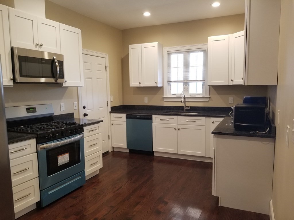 21 Brookledge Street, Boston, Massachusetts, 2 Bedrooms Bedrooms, 4 Rooms Rooms,1 BathroomBathrooms,Residential Lease,For Rent,Brookledge Street,73431366