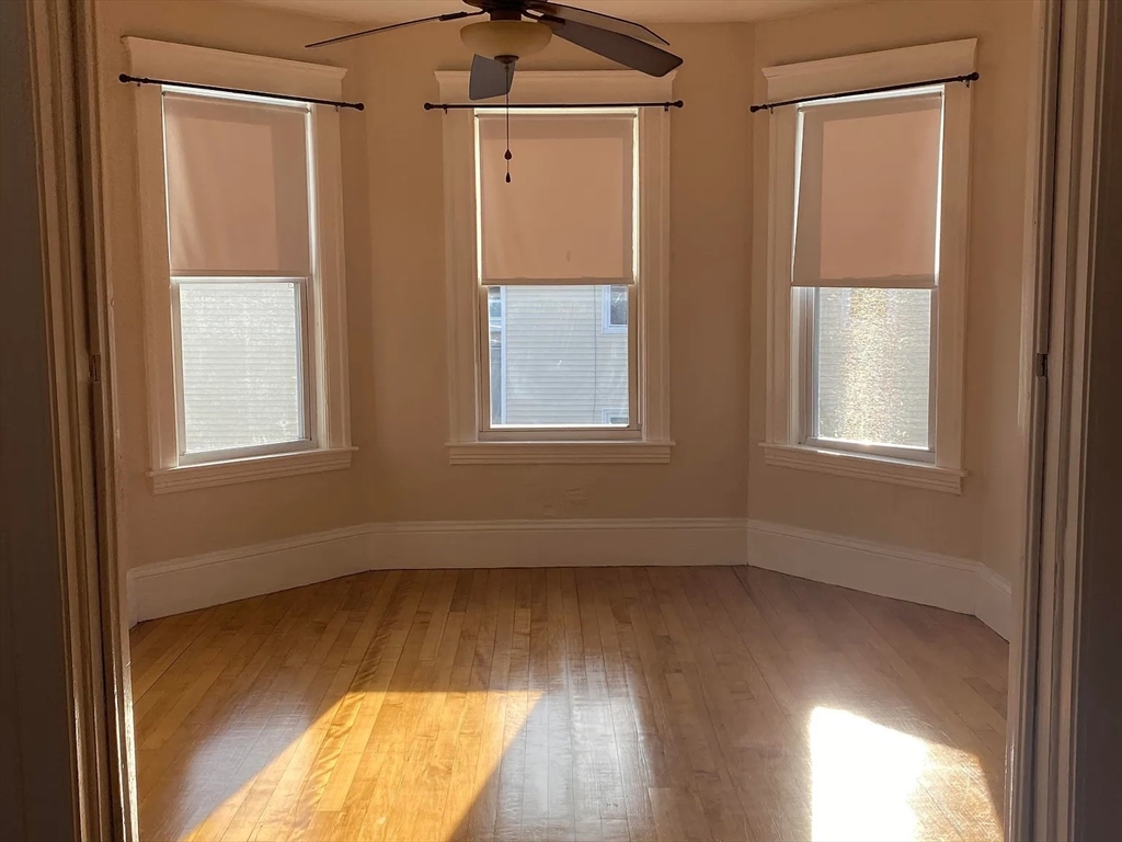 2 Meade, Worcester, Massachusetts, 3 Bedrooms Bedrooms, 5 Rooms Rooms,1 BathroomBathrooms,Residential Lease,For Rent,Meade,73413067