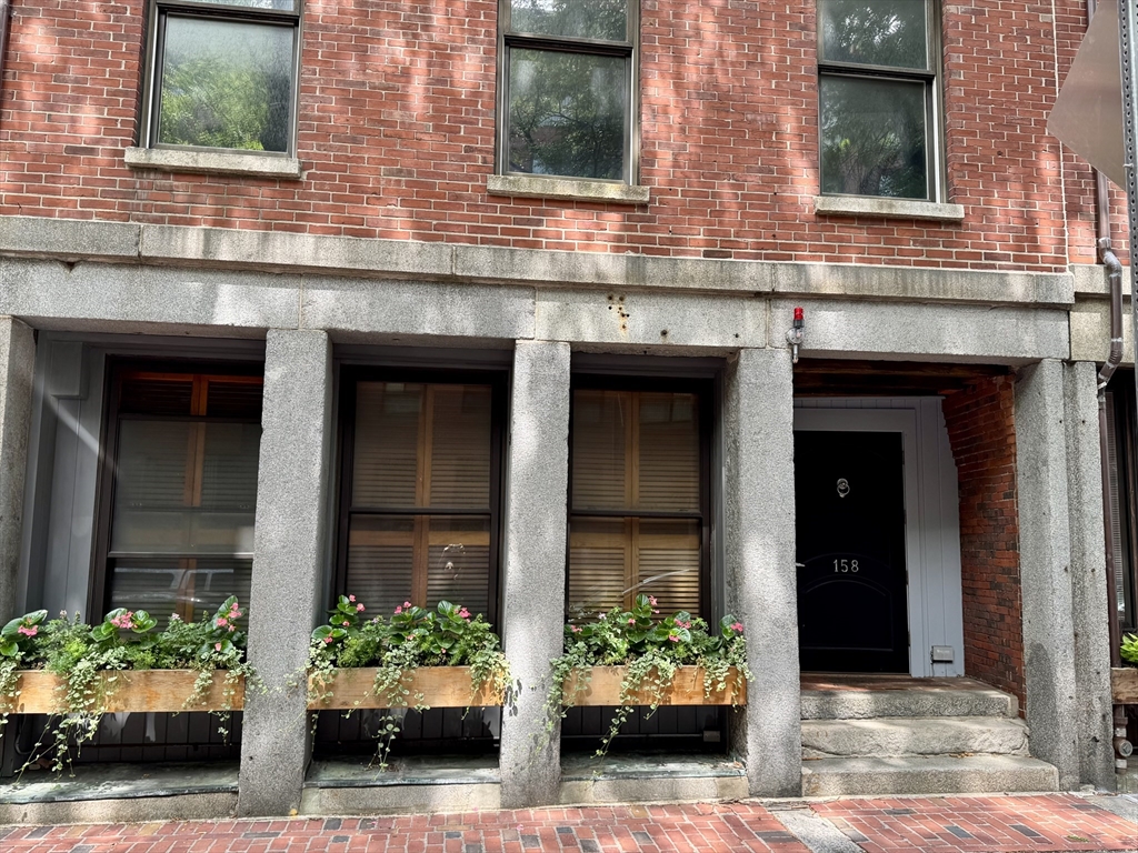 158 Commercial Street, Boston, Massachusetts, 2 Bedrooms Bedrooms, 4 Rooms Rooms,2 BathroomsBathrooms,Residential,For Sale,Commercial Street,73329676