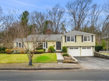 16 Shorewood Rd, Marblehead, Massachusetts, 3 Bedrooms Bedrooms, 8 Rooms Rooms,2.5 BathroomsBathrooms,Residential,For Sale,Shorewood Rd,73352805