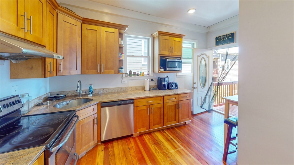 16 Carpenter St, Boston, Massachusetts, 3 Bedrooms Bedrooms, 5 Rooms Rooms,2 BathroomsBathrooms,Residential Lease,For Rent,Carpenter St,73404854