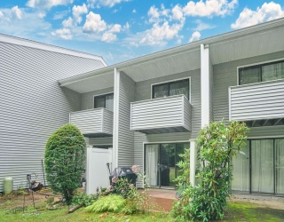 555 Russell Rd, Westfield, Massachusetts, 2 Bedrooms Bedrooms, 4 Rooms Rooms,1.5 BathroomsBathrooms,Residential,For Sale,Russell Rd,73419580