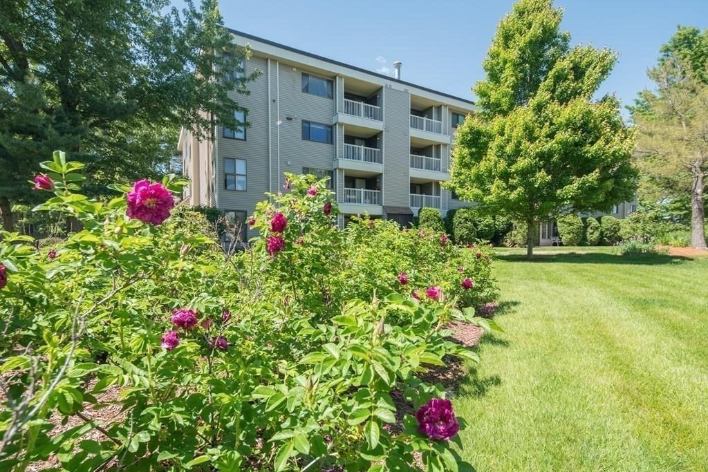 255 North Rd, Chelmsford, Massachusetts, 2 Bedrooms Bedrooms, 5 Rooms Rooms,2 BathroomsBathrooms,Residential,For Sale,North Rd,73363695