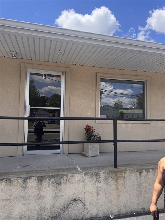 9 N Main, Avon, Massachusetts, ,Commercial Lease,For Rent,N Main,73410870