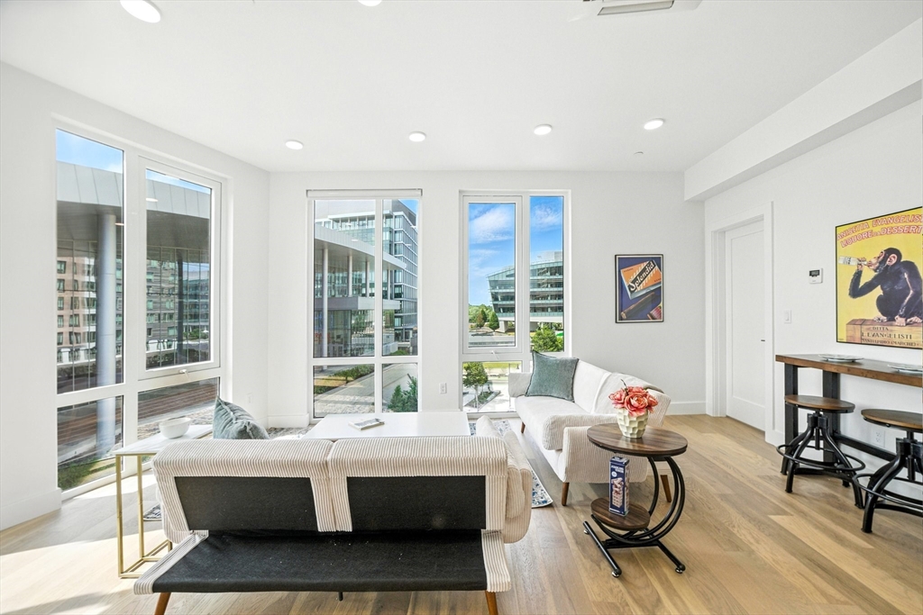 38 Hichborn, Boston, Massachusetts, 2 Bedrooms Bedrooms, 3 Rooms Rooms,1 BathroomBathrooms,Residential Lease,For Rent,Hichborn,73399320