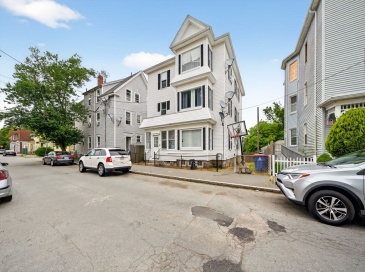 496 Summer St, New Bedford, Massachusetts, 9 Bedrooms Bedrooms, 15 Rooms Rooms,3 BathroomsBathrooms,Residential Income,For Sale,Summer St,73401909