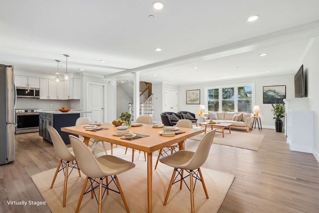 3 Hickory Hill, Wakefield, Massachusetts, 3 Bedrooms Bedrooms, 7 Rooms Rooms,2.5 BathroomsBathrooms,Residential,For Sale,Hickory Hill,73389899