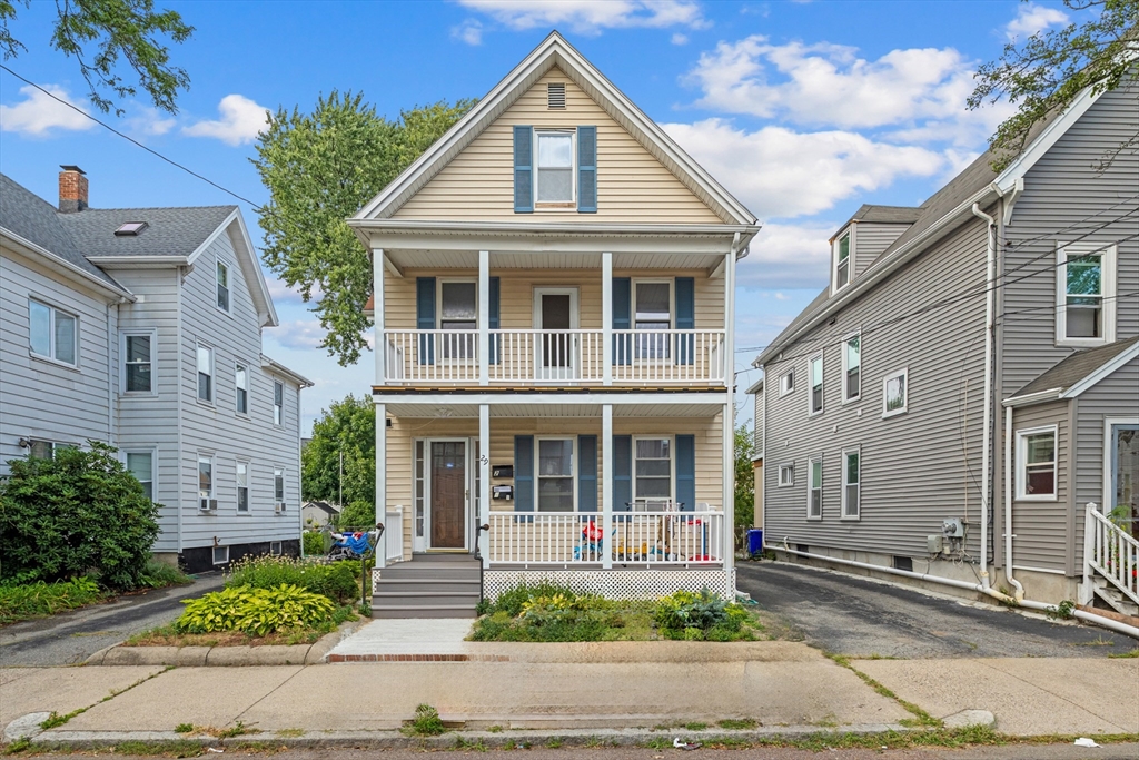 29 Watts St, Malden, Massachusetts, 6 Bedrooms Bedrooms, 10 Rooms Rooms,2 BathroomsBathrooms,Residential Income,For Sale,Watts St,73418249