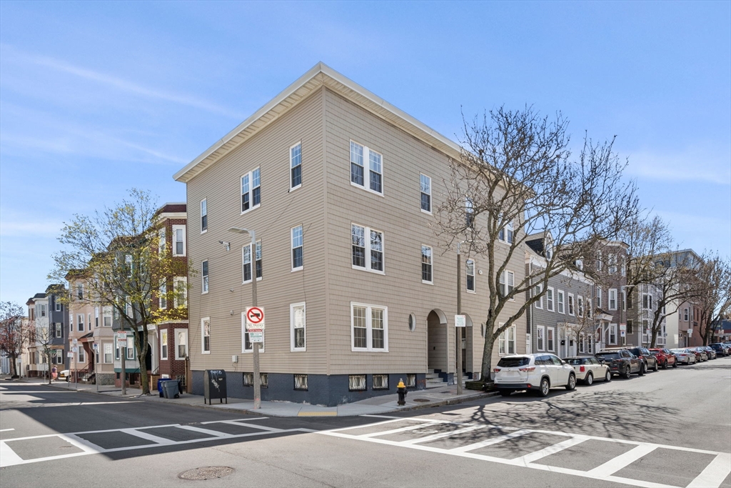 54 I St, Boston, Massachusetts, 8 Bedrooms Bedrooms, 17 Rooms Rooms,3 BathroomsBathrooms,Residential Income,For Sale,I St,73362563