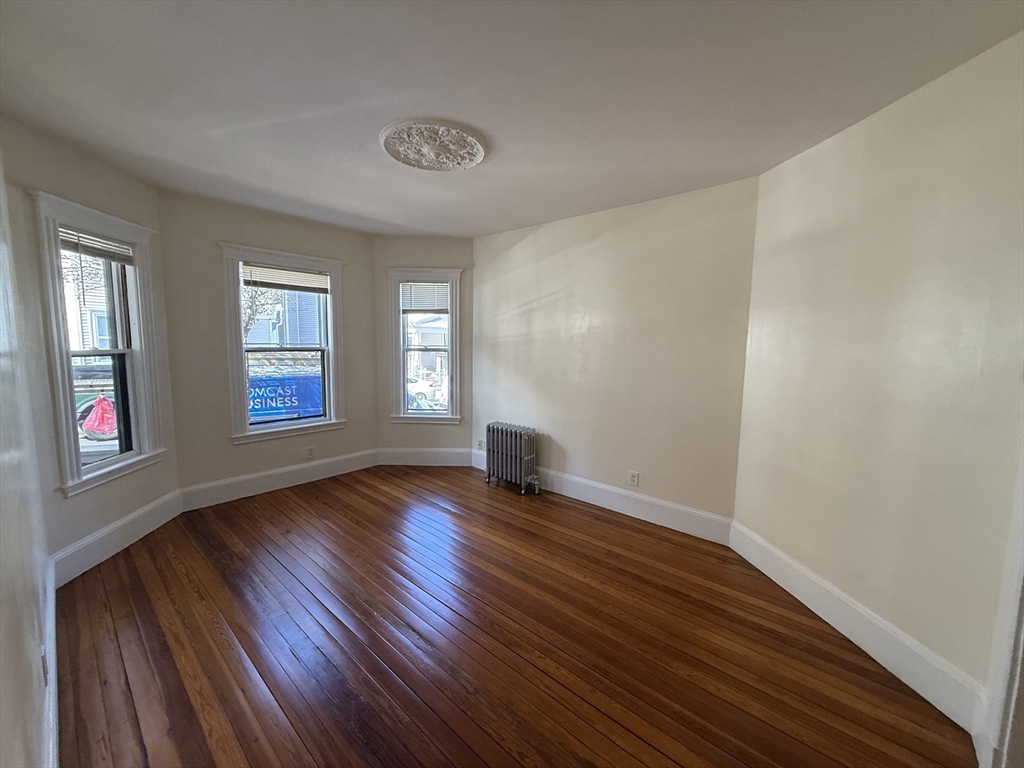 16 Raven St., Boston, Massachusetts, 2 Bedrooms Bedrooms, 5 Rooms Rooms,1 BathroomBathrooms,Residential Lease,For Rent,Raven St.,73433735
