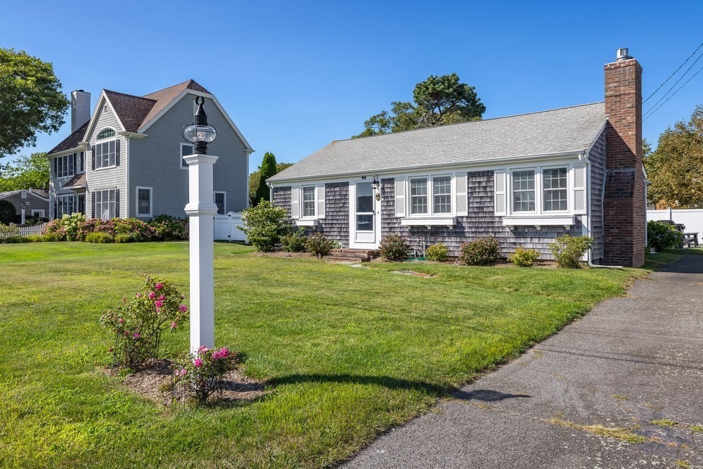 40 Shore Road, Dennis, Massachusetts, 3 Bedrooms Bedrooms, 6 Rooms Rooms,2 BathroomsBathrooms,Residential,For Sale,Shore Road,73421699