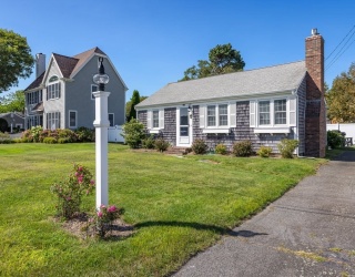 40 Shore Road, Dennis, Massachusetts, 3 Bedrooms Bedrooms, 6 Rooms Rooms,2 BathroomsBathrooms,Residential,For Sale,Shore Road,73421699
