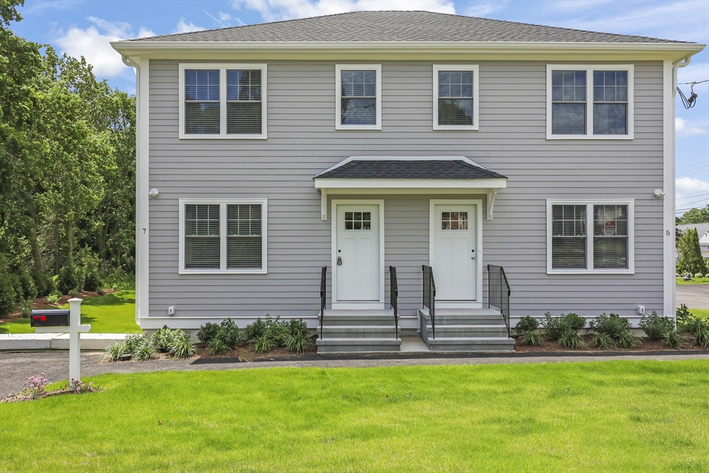 5-7 West Chapel, Abington, Massachusetts, 4 Bedrooms Bedrooms, 10 Rooms Rooms,5 BathroomsBathrooms,Residential Income,For Sale,West Chapel,73420133