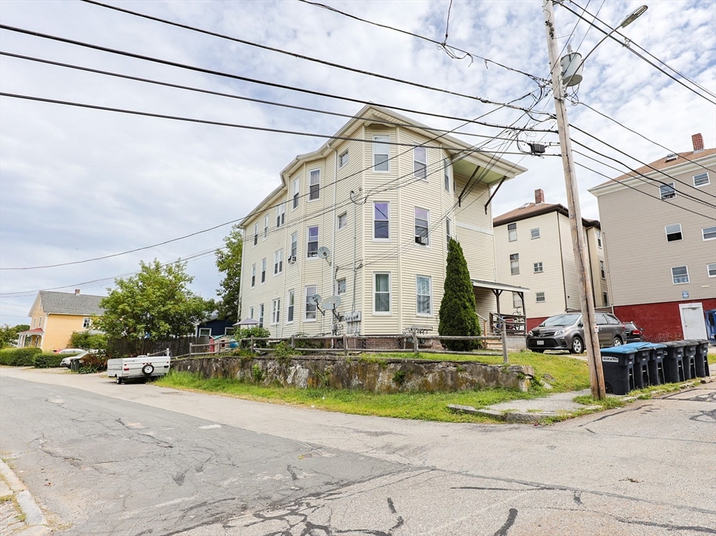 3 Hill St, Webster, Massachusetts, 12 Bedrooms Bedrooms, 18 Rooms Rooms,3 BathroomsBathrooms,Residential Income,For Sale,Hill St,73420824