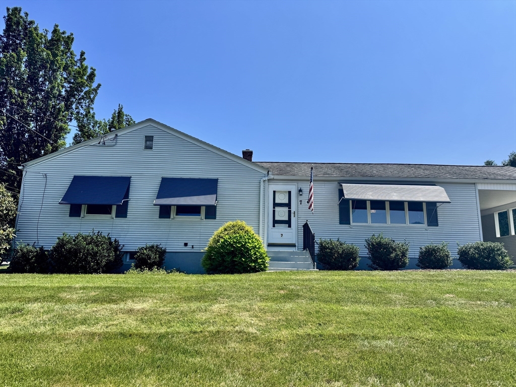 7 Hunter Terrace, South Hadley, Massachusetts, 3 Bedrooms Bedrooms, 6 Rooms Rooms,2 BathroomsBathrooms,Residential,For Sale,Hunter Terrace,73412181