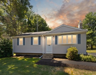 525 Elm St, Mansfield, Massachusetts, 3 Bedrooms Bedrooms, 5 Rooms Rooms,1 BathroomBathrooms,Residential,For Sale,Elm St,73419974