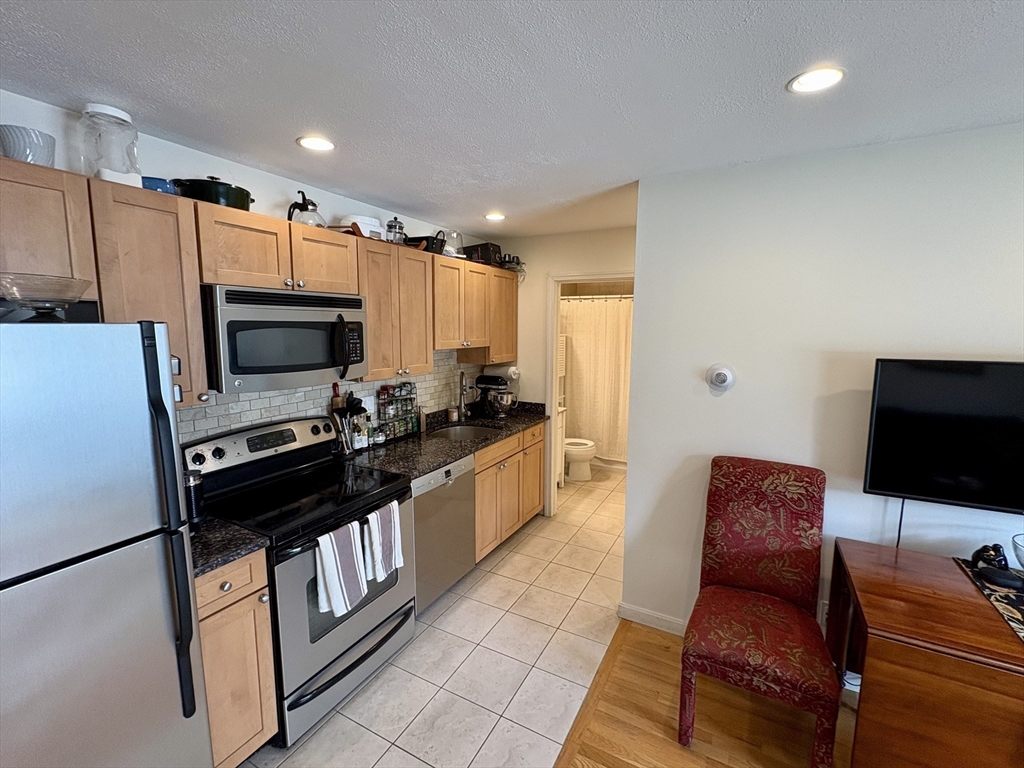 126 Clifton Street, Cambridge, Massachusetts, 1 Bedroom Bedrooms, 3 Rooms Rooms,1 BathroomBathrooms,Residential Lease,For Rent,Clifton Street,73413410