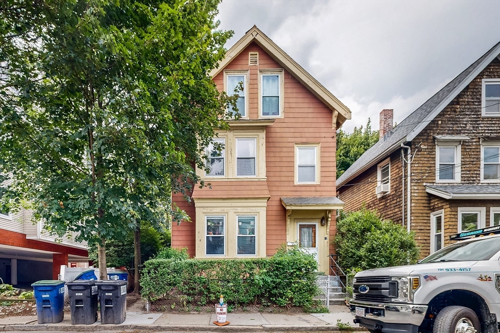 12 Buckingham Street, Somerville, Massachusetts, 5 Bedrooms Bedrooms, 10 Rooms Rooms,2 BathroomsBathrooms,Residential Income,For Sale,Buckingham Street,73407012