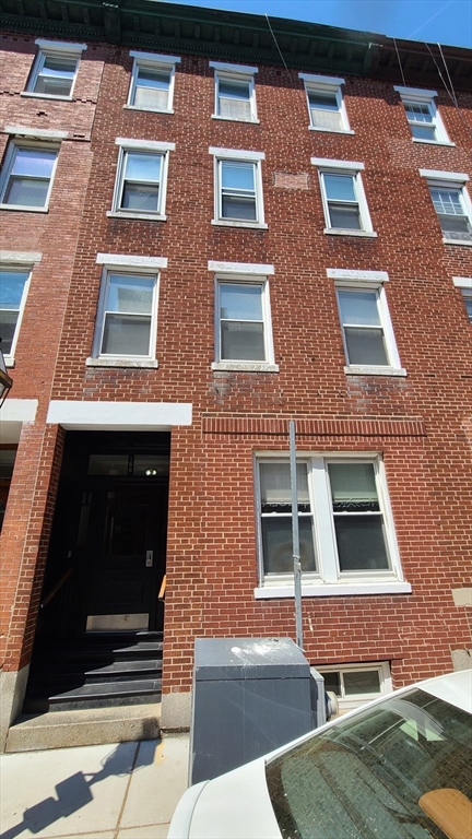 168 Endicott, Boston, Massachusetts, 12 Bedrooms Bedrooms, 20 Rooms Rooms,5 BathroomsBathrooms,Residential Income,For Sale,Endicott,73356625