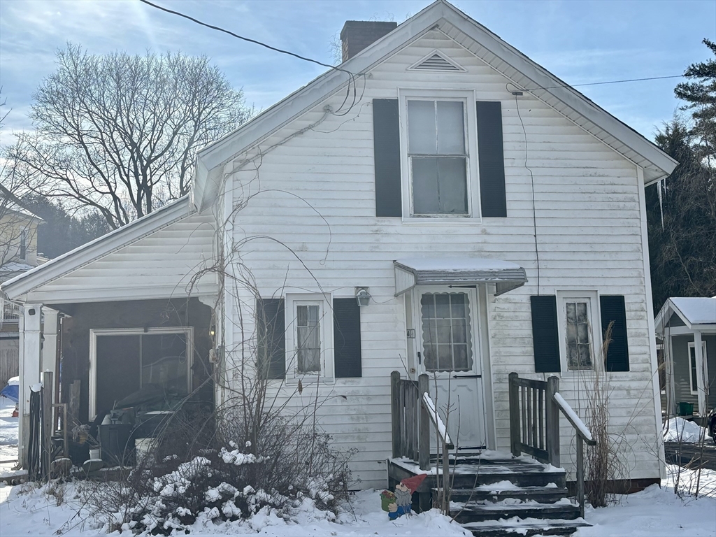 44 Russell St, Greenfield, Massachusetts, 2 Bedrooms Bedrooms, 5 Rooms Rooms,2 BathroomsBathrooms,Residential,For Sale,Russell St,73348984