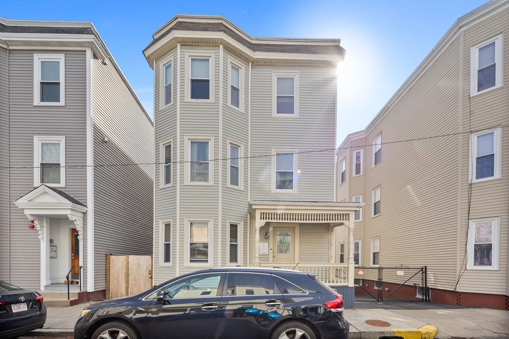 30 Howell Street, Boston, Massachusetts, 3 Bedrooms Bedrooms, 6 Rooms Rooms,1 BathroomBathrooms,Residential,For Sale,Howell Street,73348386