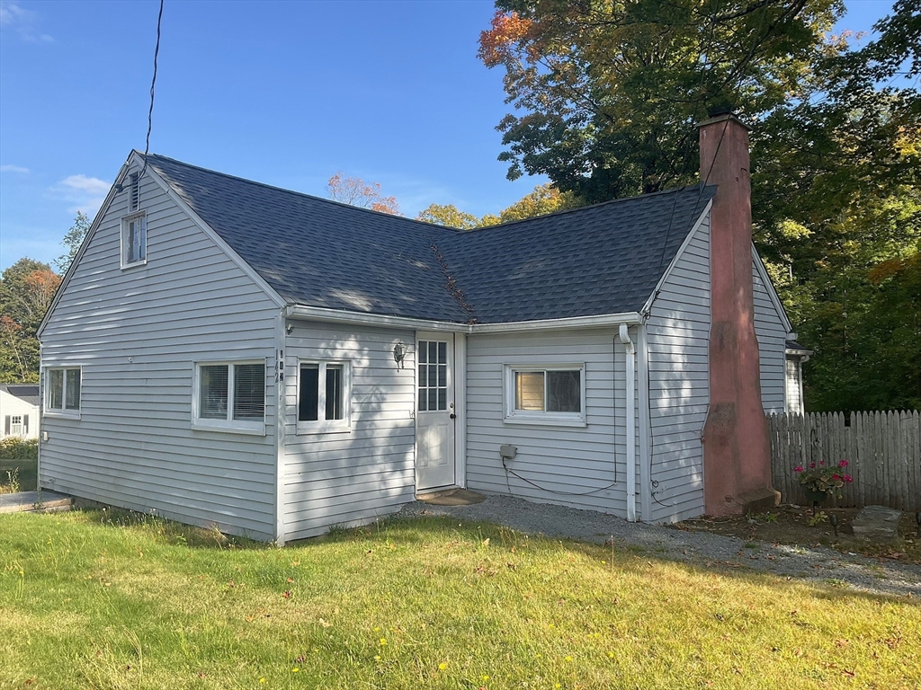 142 Whiting St, Lunenburg, Massachusetts, 2 Bedrooms Bedrooms, 5 Rooms Rooms,1 BathroomBathrooms,Residential,For Sale,Whiting St,73434134
