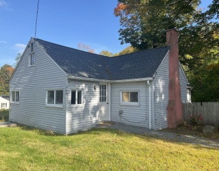142 Whiting St, Lunenburg, Massachusetts, 2 Bedrooms Bedrooms, 5 Rooms Rooms,1 BathroomBathrooms,Residential,For Sale,Whiting St,73434134