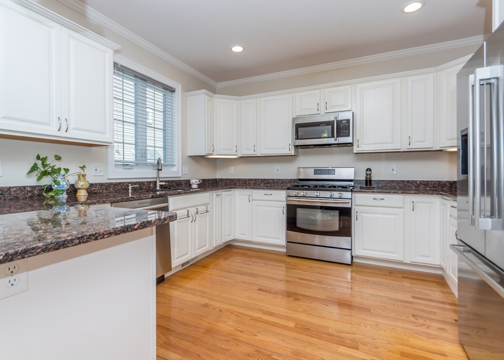 43 Hammond St, Waltham, Massachusetts, 4 Bedrooms Bedrooms, 5 Rooms Rooms,3.5 BathroomsBathrooms,Residential Lease,For Rent,Hammond St,73407102