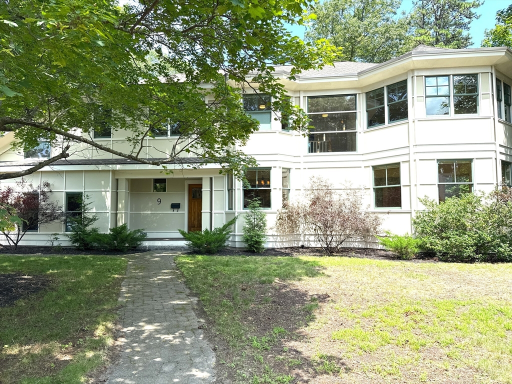 9 Sunny Knoll Terrance, Lexington, Massachusetts, 5 Bedrooms Bedrooms, 9 Rooms Rooms,3 BathroomsBathrooms,Residential Lease,For Rent,Sunny Knoll Terrance,73407321