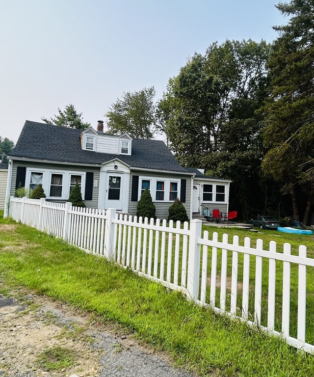 733 Pleasant St, Leicester, Massachusetts, 1 Bedroom Bedrooms, 3 Rooms Rooms,1 BathroomBathrooms,Residential Lease,For Rent,Pleasant St,73414113