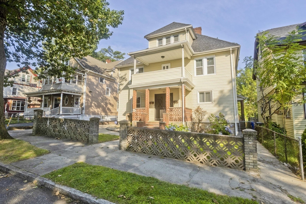 144 Euclid Ave, Springfield, Massachusetts, 7 Bedrooms Bedrooms, 12 Rooms Rooms,2.5 BathroomsBathrooms,Residential Income,For Sale,Euclid Ave,73412268