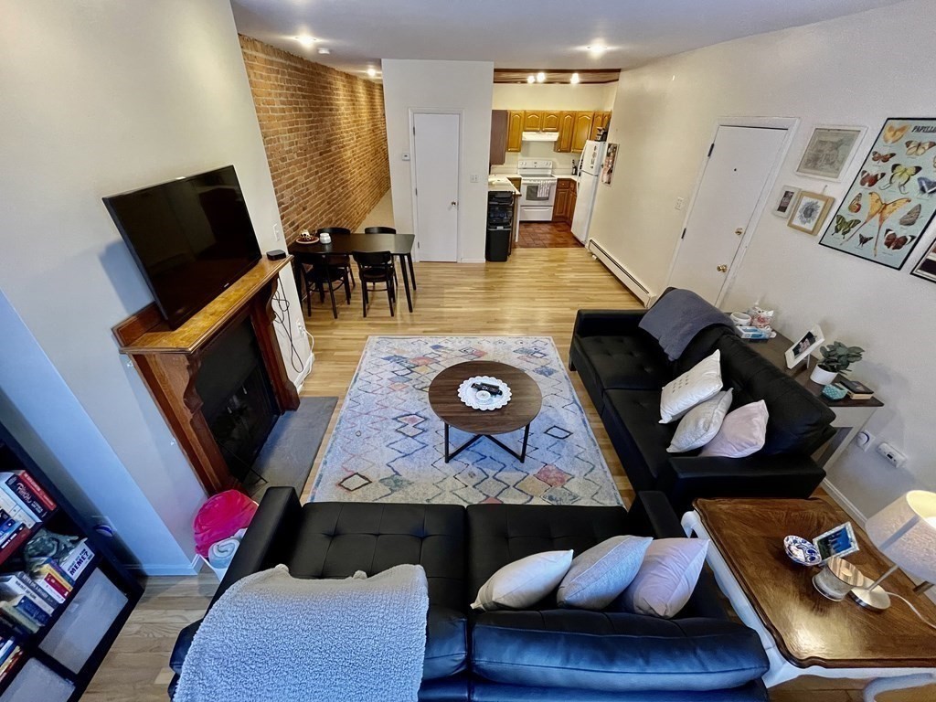 36 Symphony Rd, Boston, Massachusetts, 3 Bedrooms Bedrooms, 6 Rooms Rooms,1.5 BathroomsBathrooms,Residential Lease,For Rent,Symphony Rd,73407389