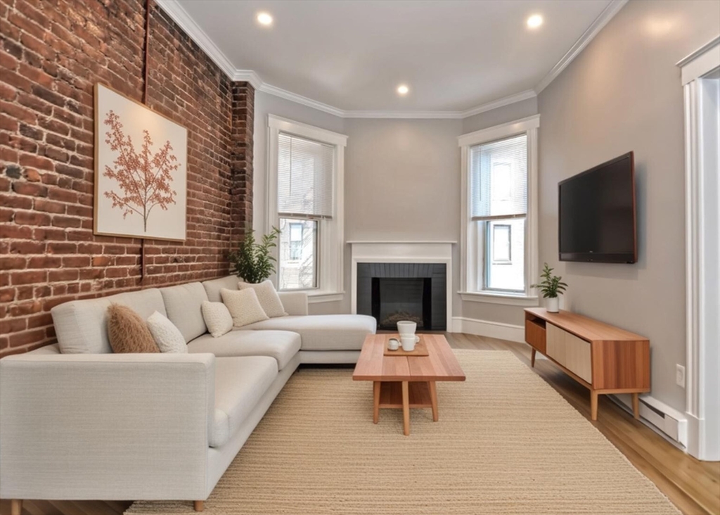 829 Boylston St., Boston, Massachusetts, 1 Bedroom Bedrooms, 4 Rooms Rooms,1 BathroomBathrooms,Residential Lease,For Rent,Boylston St.,73427430