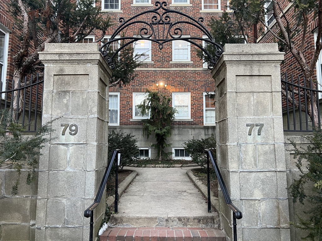 77-79 Martin St, Cambridge, Massachusetts, 2 Bedrooms Bedrooms, 5 Rooms Rooms,1 BathroomBathrooms,Residential Lease,For Rent,Martin St,73436970