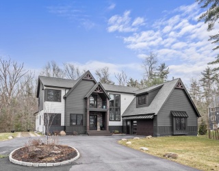 39 Taylor Ln, Rowley, Massachusetts, 4 Bedrooms Bedrooms, 8 Rooms Rooms,3.5 BathroomsBathrooms,Residential Lease,For Rent,Taylor Ln,73430476