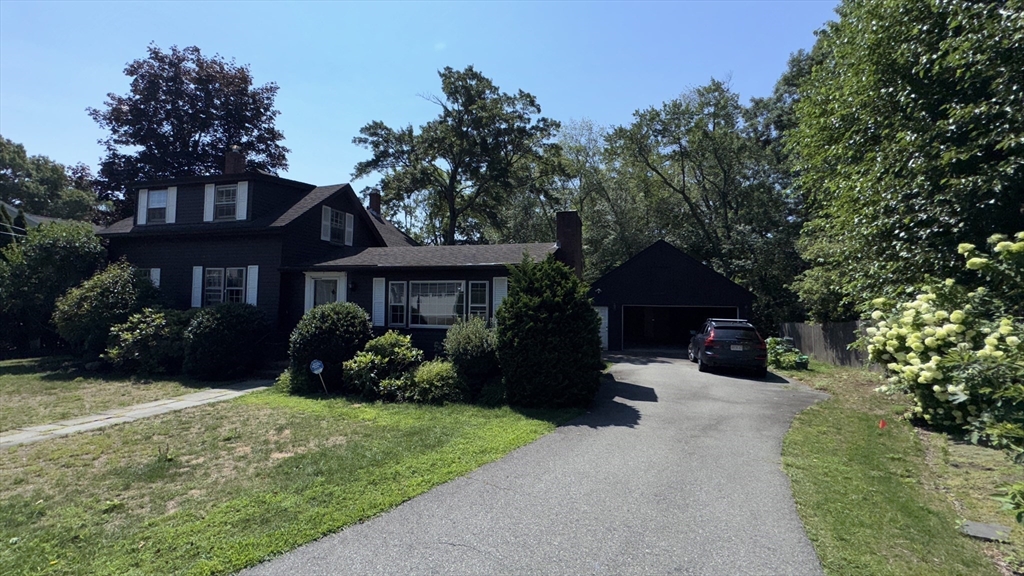 14 Maple Place, Needham, Massachusetts, 4 Bedrooms Bedrooms, 8 Rooms Rooms,1 BathroomBathrooms,Residential Lease,For Rent,Maple Place,73380152