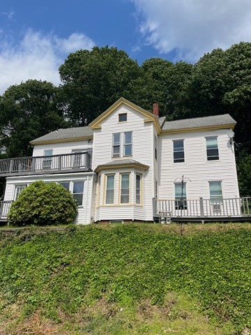 15 Atlantic Ave, Amesbury, Massachusetts, 5 Bedrooms Bedrooms, 10 Rooms Rooms,2 BathroomsBathrooms,Residential Income,For Sale,Atlantic Ave,73405513