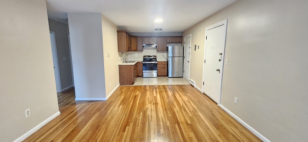 183 Belgrade Ave, Boston, Massachusetts, 2 Bedrooms Bedrooms, 4 Rooms Rooms,1 BathroomBathrooms,Residential Lease,For Rent,Belgrade Ave,73424515