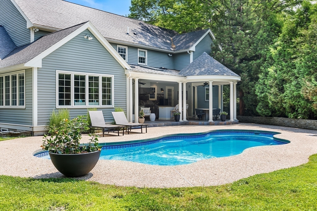 389 Summer Avenue, Reading, Massachusetts, 5 Bedrooms Bedrooms, 11 Rooms Rooms,4.5 BathroomsBathrooms,Residential,For Sale,Summer Avenue,73392906